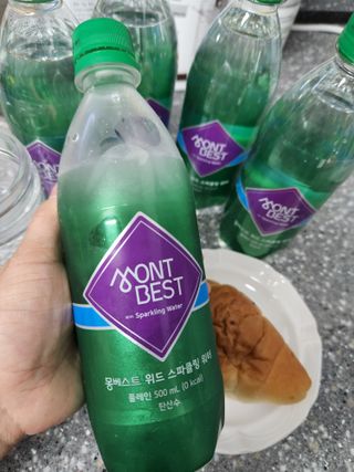 몽베스트 Montbest with Sparkling water Plain 20병 — 5점을 준 리뷰어가 2022년 8월 올린 사용 사진