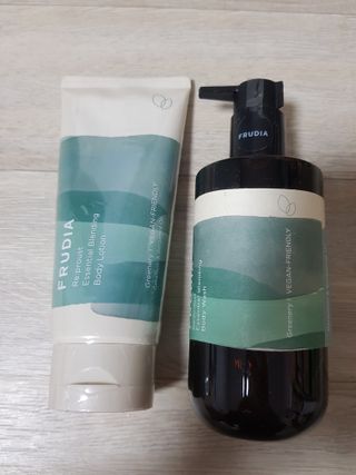 틱톡 [후르디아] 올리브영 아로마 비건 바디워시1종+바디로션1종 (그리너리) — 4점을 준 리뷰어가 2022년 12월 올린 사용 사진