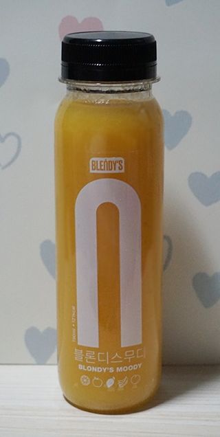 BLENDY'S 핑크 스무디+블론디 스무디 — 5점을 준 리뷰어가 2021년 11월 올린 사용 사진