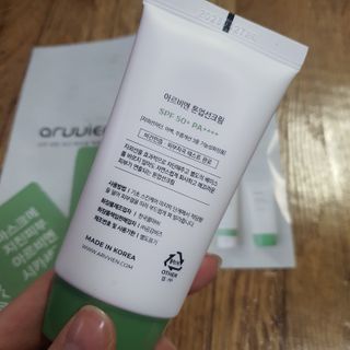 아르비엔 순한성분 비건 무기자차 톤업선크림 — 5점을 준 리뷰어가 2021년 1월 올린 사용 사진