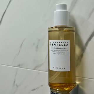 스킨1004 [SKIN1004] 마다가스카르 센텔라 라이트 클렌징 오일 200ml — 4.5점을 준 리뷰어가 2024년 8월 올린 사용 사진