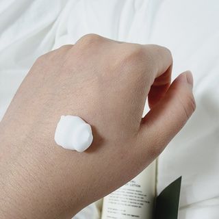 [위켄더스] 끈적임 없이 수분감을 채워주는 핸드& 바디로션 1종 랜덤발송 — 5점을 준 리뷰어가 2022년 5월 올린 사용 사진
