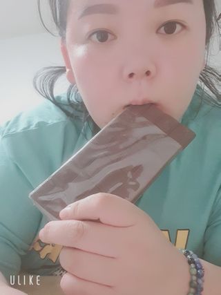 당류2g 자일리톨로 단맛을낸 슈카 퓨어비건 무설탕초콜릿 Xucker vegan 2개입 — 5점을 준 리뷰어가 2021년 4월 올린 사용 사진