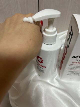 아토캐논(ATO CANNON) 아토캐논 고보습 바디로션 200ml — 5점을 준 리뷰어가 2023년 1월 올린 사용 사진