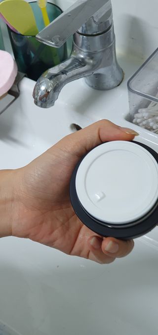 오투에니원 갈락토미세스 비타민 C 프리미엄 블랙스완 크림 50g — 5점을 준 리뷰어가 2022년 12월 올린 사용 사진