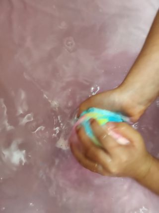 소담스퀘어 상암 Evreryday Bath Bomb Day7(에브리데이 배쓰밤 데이7) / 7종 중 2종 랜덤발송 — 5점을 준 리뷰어가 2022년 11월 올린 사용 사진