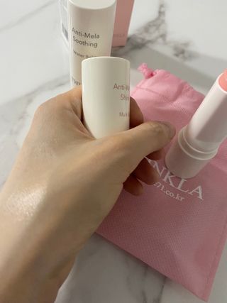[트윙클라] 안티멜라 수딩 워터밤+안티링클 샤이닝 멀티밤 — 5점을 준 리뷰어가 2022년 8월 올린 사용 사진