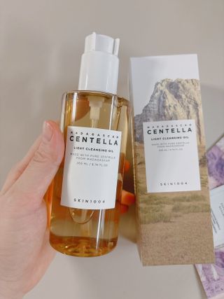 스킨1004 [SKIN1004] 마다가스카르 센텔라 라이트 클렌징 오일 200ml — 5점을 준 리뷰어가 2024년 7월 올린 사용 사진