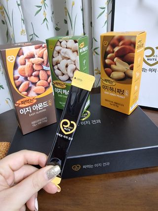 짜먹는 이지견과 짜먹는 이지아몬드, 짜먹는 이지허니피넛, 짜먹는 이지캐슈넛 각 10g X  10포 — 5점을 준 리뷰어가 2021년 4월 올린 사용 사진