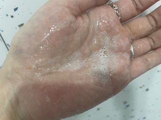 프리마인 메이크업과 들뜨는 각질까지 한방에 깐달걀로! 순하기까지한 셀베이스 그린티클렌저(200ml) — 5점을 준 리뷰어가 2023년 2월 올린 사용 사진