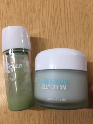 김정문알로에 큐어 큐어 알로에 리프레쉬 젤리 세럼, 큐어 알로에 하이드로 젤리 크림 — 5점을 준 리뷰어가 2021년 3월 올린 사용 사진
