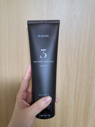 르핸스 퍼포밍 3 바디워시 비반트포렛/베티버포그 — 5점을 준 리뷰어가 2022년 12월 올린 사용 사진