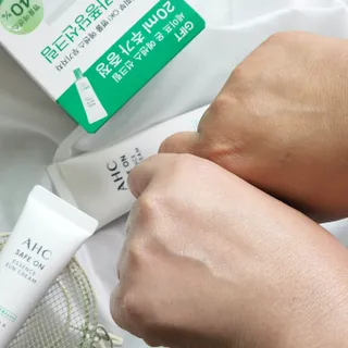 [AHC] 세이프온 에센스 선크림 올리브영 스페셜 증정 기획세트 — 5점을 준 리뷰어가 2022년 6월 올린 사용 사진