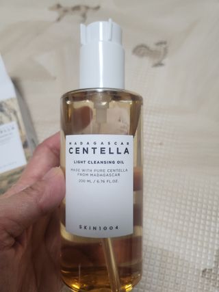 스킨1004 [SKIN1004] 마다가스카르 센텔라 라이트 클렌징 오일 200ml — 5점을 준 리뷰어가 2024년 7월 올린 사용 사진