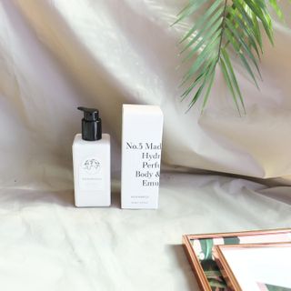 줄라이 모닝 _ JULY MORNING 줄라이모닝 하이드레이팅 퍼퓸드 바디앤핸드 에멀젼 — 5점을 준 리뷰어가 2021년 12월 올린 사용 사진