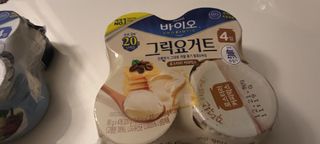 매일바이오 그릭요거트 오리지널 플레인 4개, 로스터리 커피믹스 4개 — 5점을 준 리뷰어가 2021년 12월 올린 사용 사진