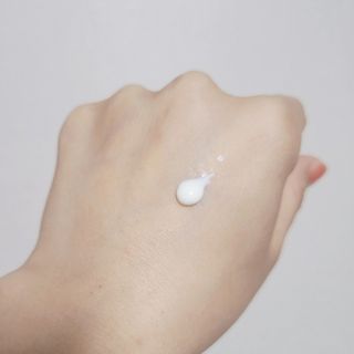 [스킨1004] 마다가스카르 센텔라 히알루-시카 워터핏 선세럼 50ml — 5점을 준 리뷰어가 2024년 5월 올린 사용 사진