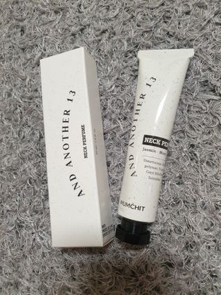 멈칫(MUMCHIT) 넥퍼퓸 NECKPERFUME 2가지 향 — 5점을 준 리뷰어가 2021년 11월 올린 사용 사진