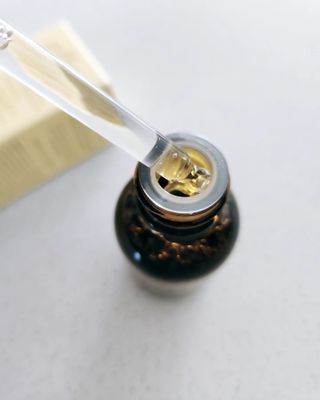 스킨큐어 산다화 비타민c 화이트닝 에센스 30ml — 5점을 준 리뷰어가 2023년 10월 올린 사용 사진