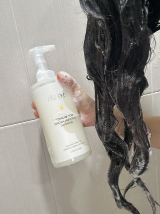 소담스퀘어 상암 네쉬 소이 바이옴 스칼프 밸런싱 샴푸 — 4.5점을 준 리뷰어가 2022년 12월 올린 사용 사진
