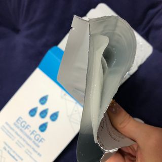 Dr.느루벗 느루벗 EGF FGF 스킨 리커버리 마스크 10장 — 4점을 준 리뷰어가 2021년 3월 올린 사용 사진