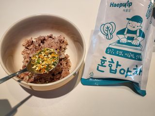 해풀잎 누구나 김밥*2ea [(혼합야채 35g *2ea,  김밥김 (10g, 2ea),  양념간장 (6g, 10ea), 참기름(5g, 4ea)] — 5점을 준 리뷰어가 2022년 6월 올린 사용 사진