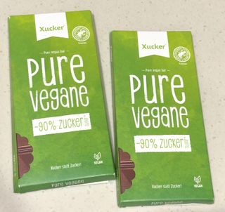 당류2g 자일리톨로 단맛을낸 슈카 퓨어비건 무설탕초콜릿 Xucker vegan 2개입 — 4점을 준 리뷰어가 2021년 4월 올린 사용 사진