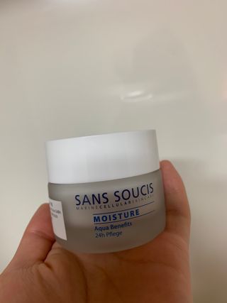 산수시 아쿠아 베네핏 24h 수부지 물광 속건조 수분크림 50ml — 4.5점을 준 리뷰어가 2021년 6월 올린 사용 사진