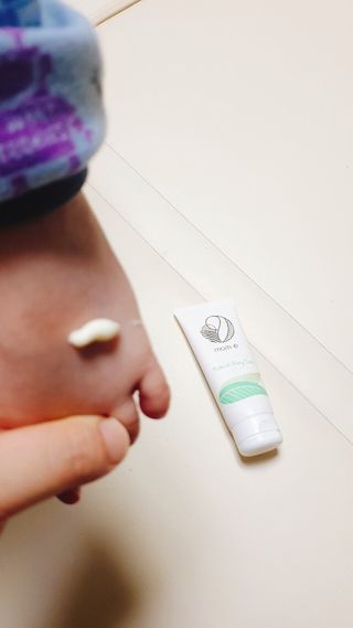 mom e 맘이 내추럴 베이비 케어 크림+바디오일 — 5점을 준 리뷰어가 2021년 1월 올린 사용 사진