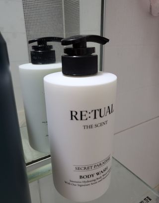 레츄얼 더 센트 바디워시 시크릿 파라다이스(500ml) — 5점을 준 리뷰어가 2022년 7월 올린 사용 사진