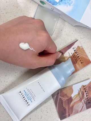 MF[스킨1004] 마다가스카르 센텔라 히알루-시카 워터핏 선세럼 50ml — 5점을 준 리뷰어가 2024년 5월 올린 사용 사진