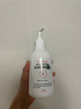 [닥터문] 프리미엄 알로에베라 선크림 500ml — 5점을 준 리뷰어가 2022년 7월 올린 사용 사진