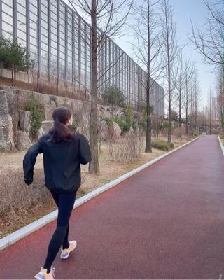 크노텐 후디집업자켓(다이어트땀복) — 5점을 준 리뷰어가 2022년 3월 올린 사용 사진