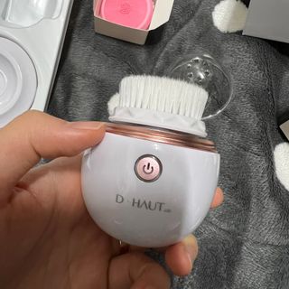 디하우트 랩 디하우트랩 클렌징 피부관리기 진동클렌저 실리콘+2종 인조모 브러시 — 5점을 준 리뷰어가 2021년 11월 올린 사용 사진