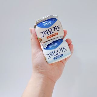 매일바이오 그릭요거트 오리지널 플레인 4개, 로스터리 커피믹스 4개 — 5점을 준 리뷰어가 2021년 12월 올린 사용 사진