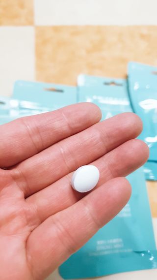 입 냄새 완화에 도움을 주는 에티켓 캔디 앳캔디 스트롱민트 — 5점을 준 리뷰어가 2021년 1월 올린 사용 사진