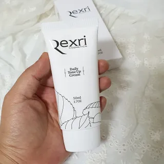 렉스리 데일리 톤업 크림 Rexri Daily Tone Up Cream — 5점을 준 리뷰어가 2022년 9월 올린 사용 사진
