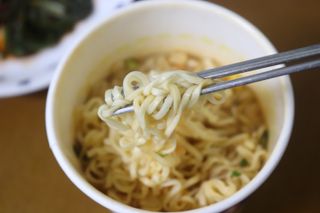 NISSIN 닛신 컵누들  4종 - 씨푸드오리지날, 씨푸드 스파이시, 씨푸드 커리, 씨푸드 XO소스 — 4.5점을 준 리뷰어가 2022년 5월 올린 사용 사진