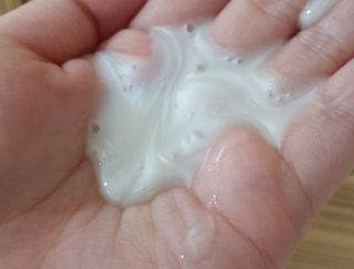 프리마인 더이상 뻣뻣하고 효과없는 탈모샴푸는 NO. 근본부터 케어하는 셀베이스 그린티샴푸(500ml) — 5점을 준 리뷰어가 2023년 1월 올린 사용 사진