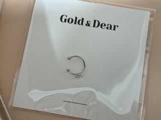 [골드앤디어] 실버925 큐빅 포인트 이어커프_3color — 5점을 준 리뷰어가 2021년 5월 올린 사용 사진