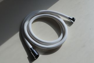 바디빔 물때방지 샤워 호스 2m 꼬임방지 PVC 튜브 — 5점을 준 리뷰어가 2022년 4월 올린 사용 사진