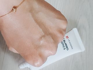 리더스코스메틱 리더스 카밍 바이오틱스 선 에센스 SPF 50+ PA++++ — 5점을 준 리뷰어가 2022년 7월 올린 사용 사진