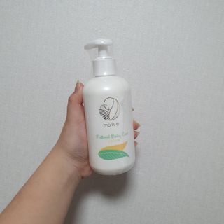 mom e 맘이 내추럴 베이비 케어 샴푸앤바스+로션 — 4.5점을 준 리뷰어가 2021년 1월 올린 사용 사진
