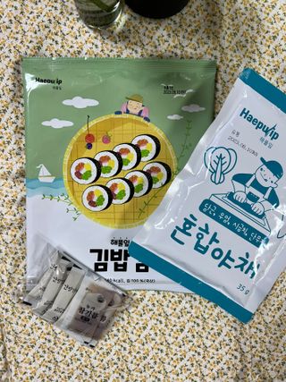 해풀잎 누구나 김밥*1ea [(혼합야채 35g *1ea,  김밥김 (5g, 5ea),  양념간장 (6g, 5ea), 참기름(5g, 2ea)] — 4.5점을 준 리뷰어가 2022년 10월 올린 사용 사진