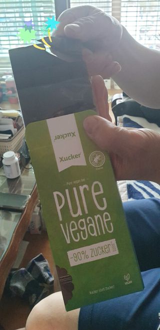 당류2g 자일리톨로 단맛을낸 슈카 퓨어비건 무설탕초콜릿 Xucker vegan 2개입 — 5점을 준 리뷰어가 2021년 4월 올린 사용 사진