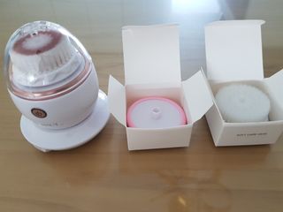 디하우트 랩 디하우트랩 클렌징 피부관리기 진동클렌저 실리콘+2종 인조모 브러시 — 5점을 준 리뷰어가 2021년 12월 올린 사용 사진