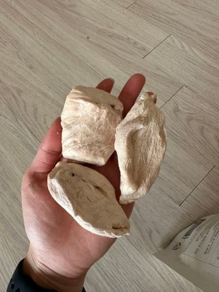 [펫시밀] 원물그대로 영양듬뿍 동결건조 왕북어트릿300g,왕치킨트릿400g,열빙어트릿300g 대용량 간식 — 4.5점을 준 리뷰어가 2023년 5월 올린 사용 사진