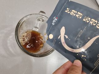 [비린내 완벽제거] 본황칠 통장어 국내산 장어즙 아르기닌 2800mg 장어즙효능 기력보강 — 4.5점을 준 리뷰어가 2022년 8월 올린 사용 사진