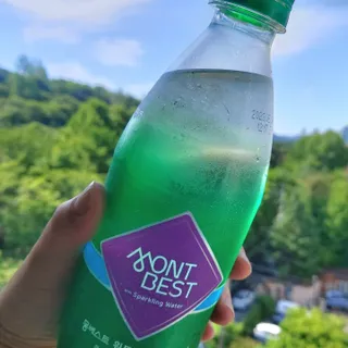 몽베스트 Montbest with Sparkling water Plain 20병 — 4점을 준 리뷰어가 2022년 5월 올린 사용 사진