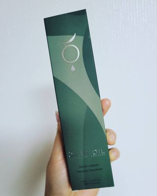 올리브 오일 스킨케어 컴퍼니 [OOSC] 보송보송한 내추럴리 너리시드 핸드크림 125ml — 3점을 준 리뷰어가 2021년 5월 올린 사용 사진